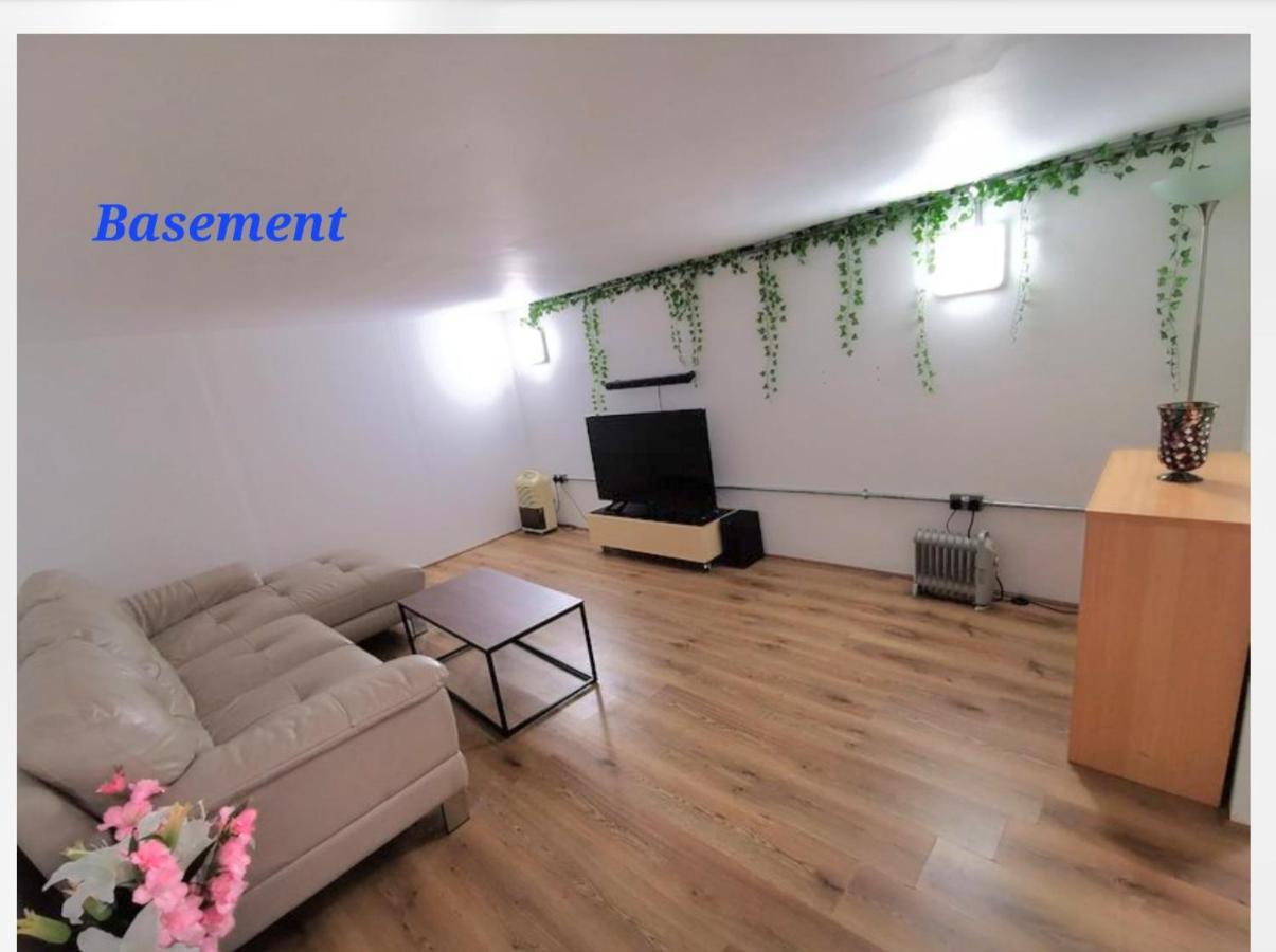 4 Sleeps And Travel Cot- Close To Beach And Restaurants Bournemouth Dış mekan fotoğraf