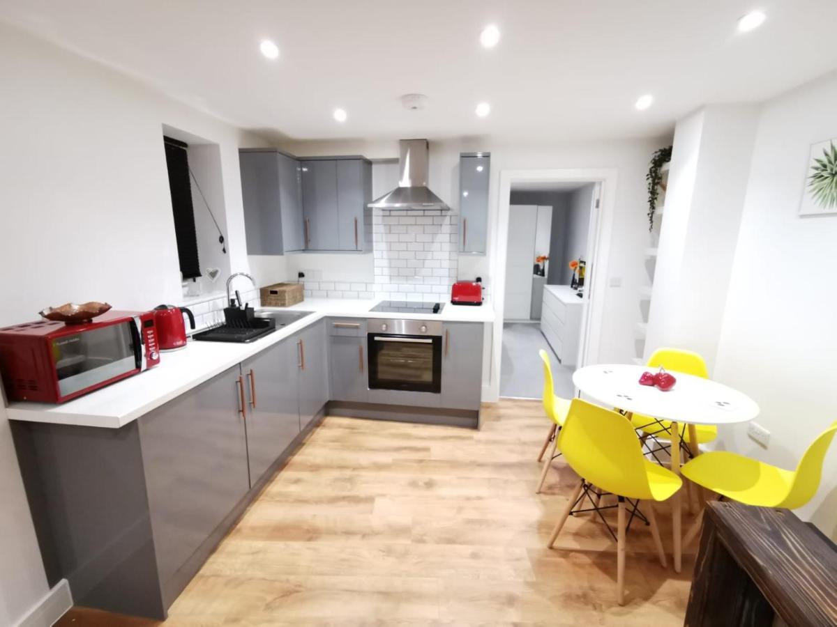 4 Sleeps And Travel Cot- Close To Beach And Restaurants Bournemouth Dış mekan fotoğraf