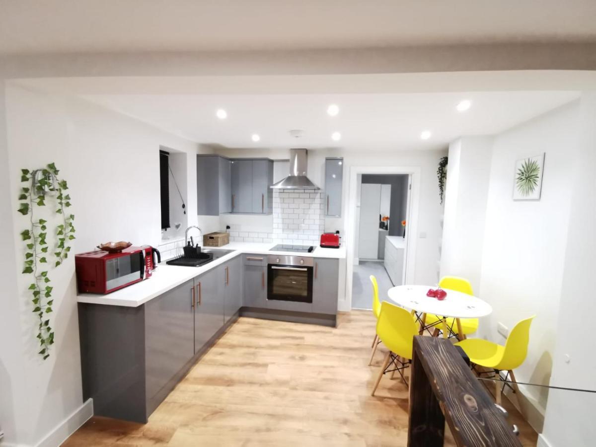 4 Sleeps And Travel Cot- Close To Beach And Restaurants Bournemouth Dış mekan fotoğraf